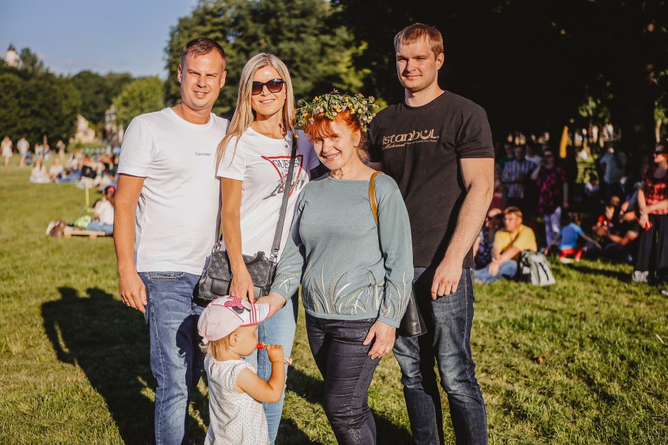 Kaunas švenčia Jonines: Santakoje – labiau tradiciškai, parako sandėlyje – jaunimo stiliumi