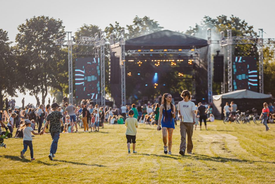 Kaunas švenčia Jonines: Santakoje – labiau tradiciškai, parako sandėlyje – jaunimo stiliumi