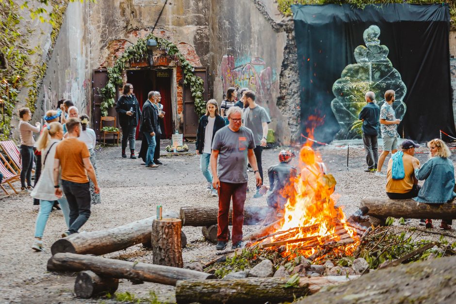 Kaunas švenčia Jonines: Santakoje – labiau tradiciškai, parako sandėlyje – jaunimo stiliumi