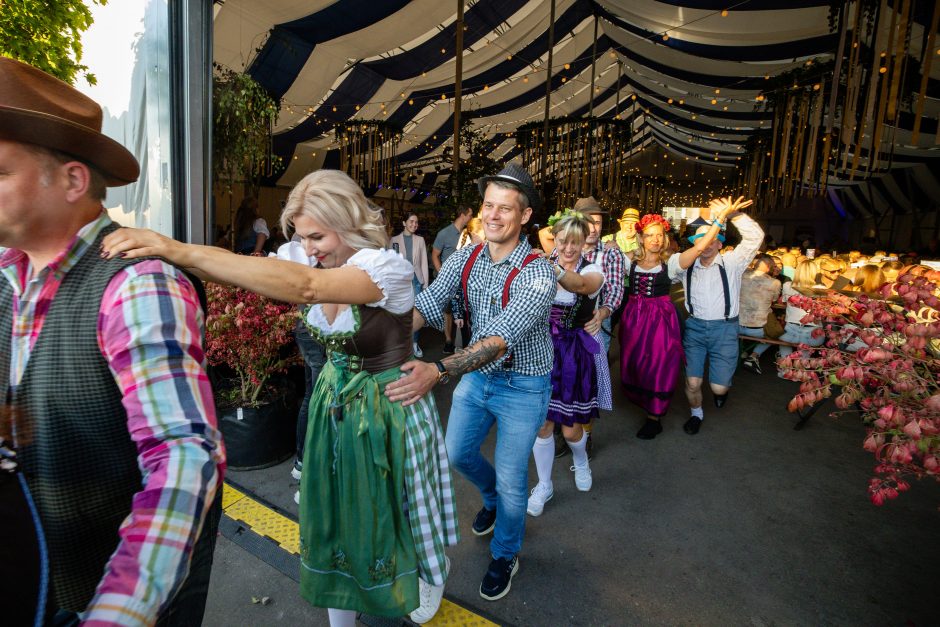 Praūžė „Volfas Engelman Oktoberfestas“: šventinis ritualas, bavariškos tradicijos ir princo vizitas