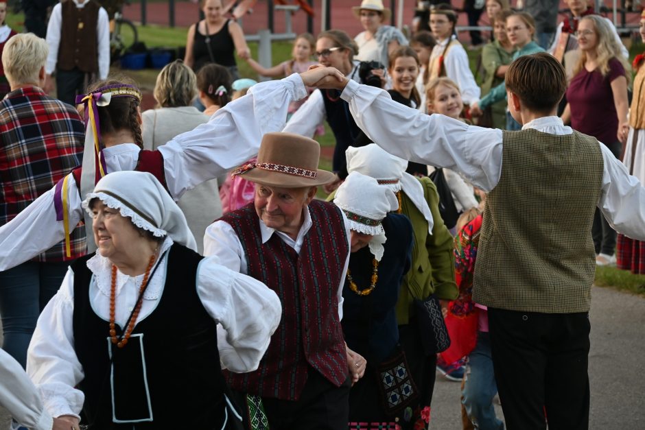 •	Kaune įsibėgėja ugnies temai skirtas vaikų ir jaunimo folkloro festivalis „Baltų raštai 2024“     