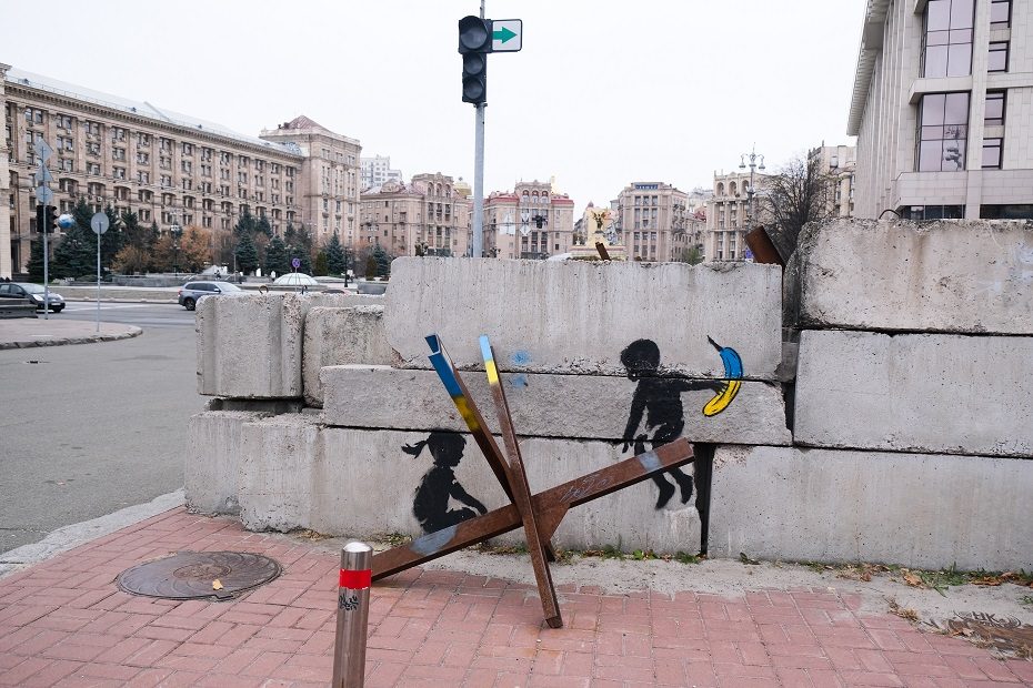 Laiškas iš Ukrainos su linkėjimais ir Banksy atvirukais