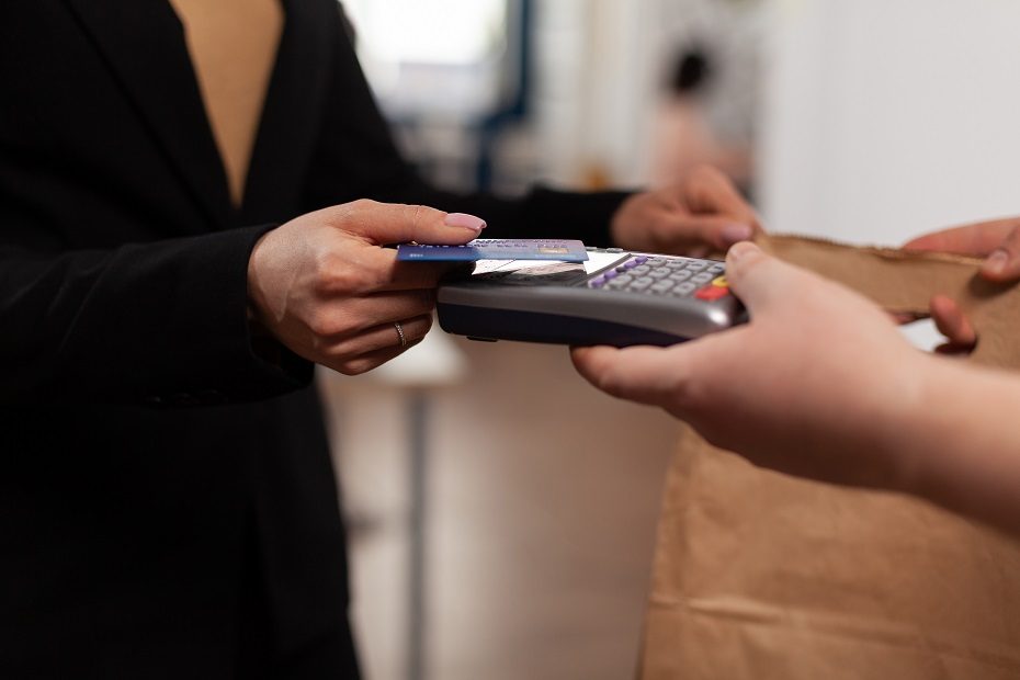 Siūloma iki 1 euro mažinti būtiniausių bankų paslaugų krepšelio kainą