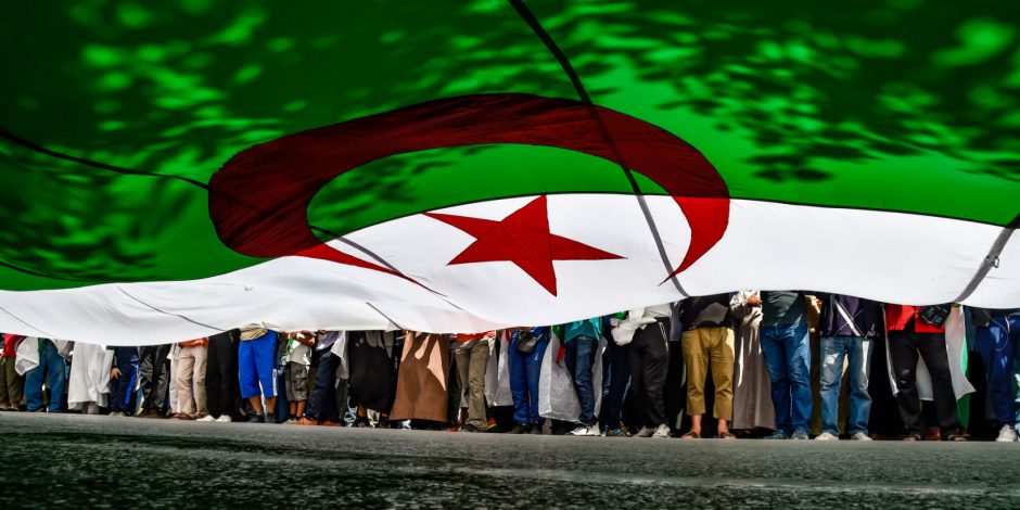Alžyras svarsto galimybę prisijungti prie ekonomikų klubo, kuriam priklauso Rusija ir Kinija