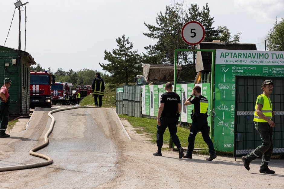 „Ecoservice“ dėl gaisro pradėjo vidinį tyrimą, skelbia paslaugas teikianti įprasta tvarka