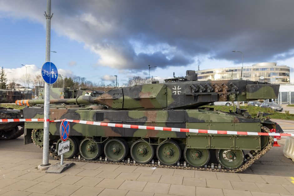 Į Vilnių atvyksta karinė technika – ruošiamasi Kariuomenės dienos paradui