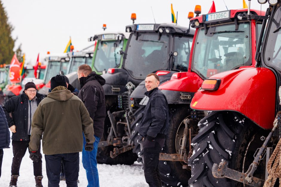 Lietuvos žemdirbiai ruošiasi protestui – Vilniuje renkasi traktoriai, kita technika