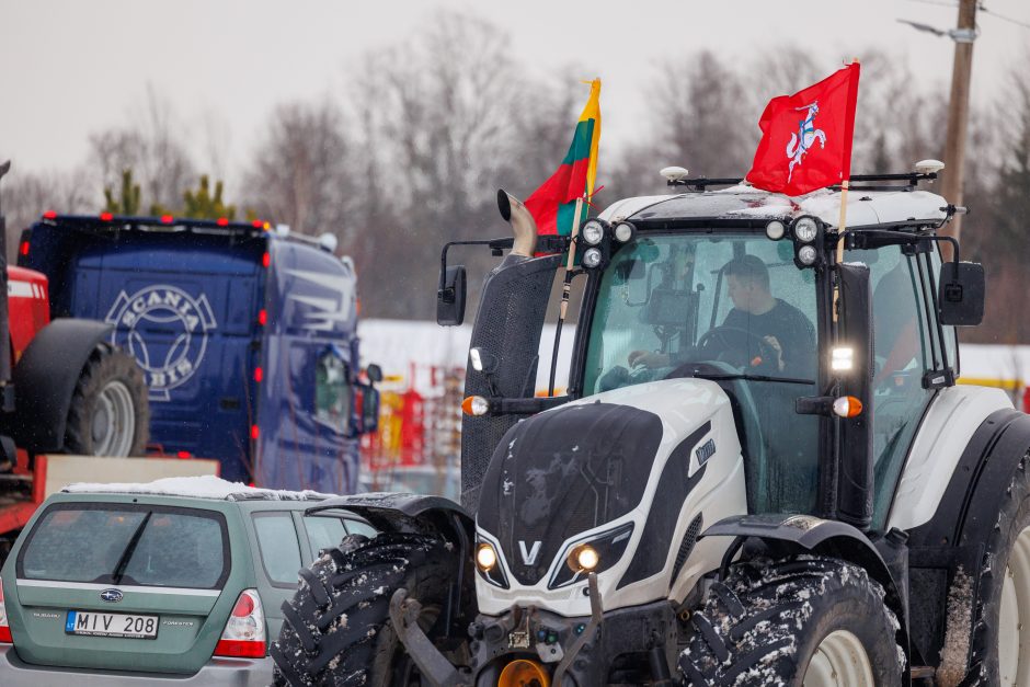 Lietuvos žemdirbiai ruošiasi protestui – Vilniuje renkasi traktoriai, kita technika