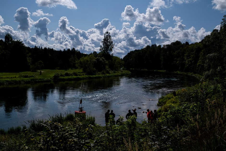 Kolegos piešia galimai savo vaikus nuskandinusios moters portretą: buvo uždaro būdo