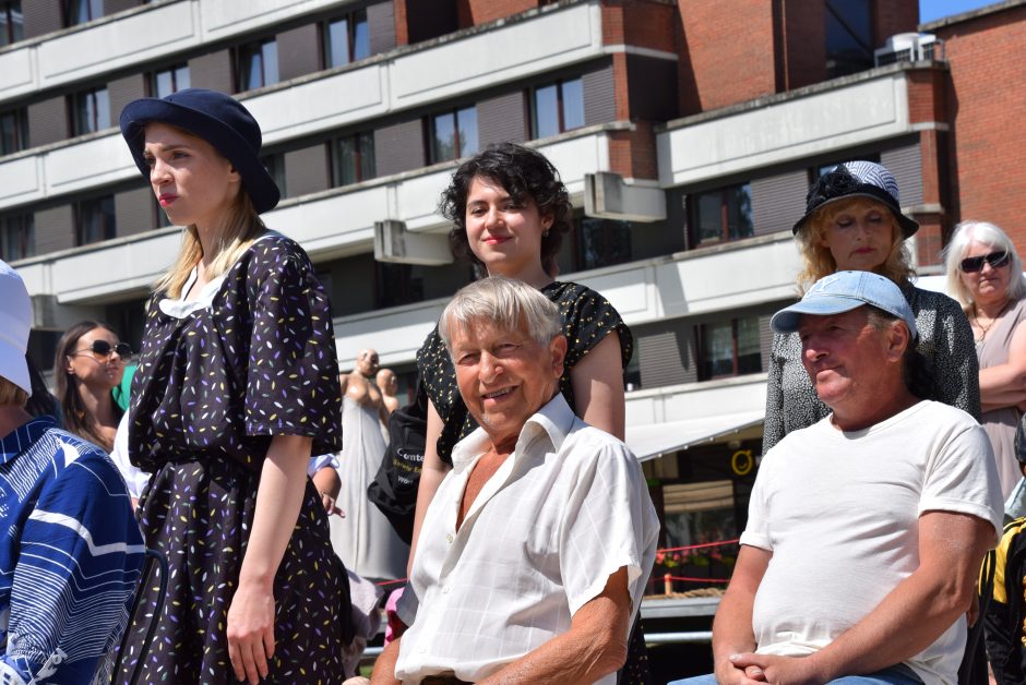 Tarptautinis gatvės teatrų festivalis „Šermukšnis“ nuspalvino Klaipėdą