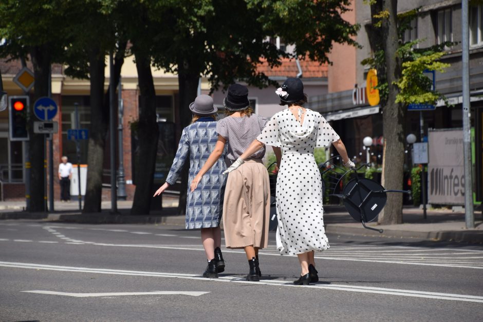 Tarptautinis gatvės teatrų festivalis „Šermukšnis“ nuspalvino Klaipėdą