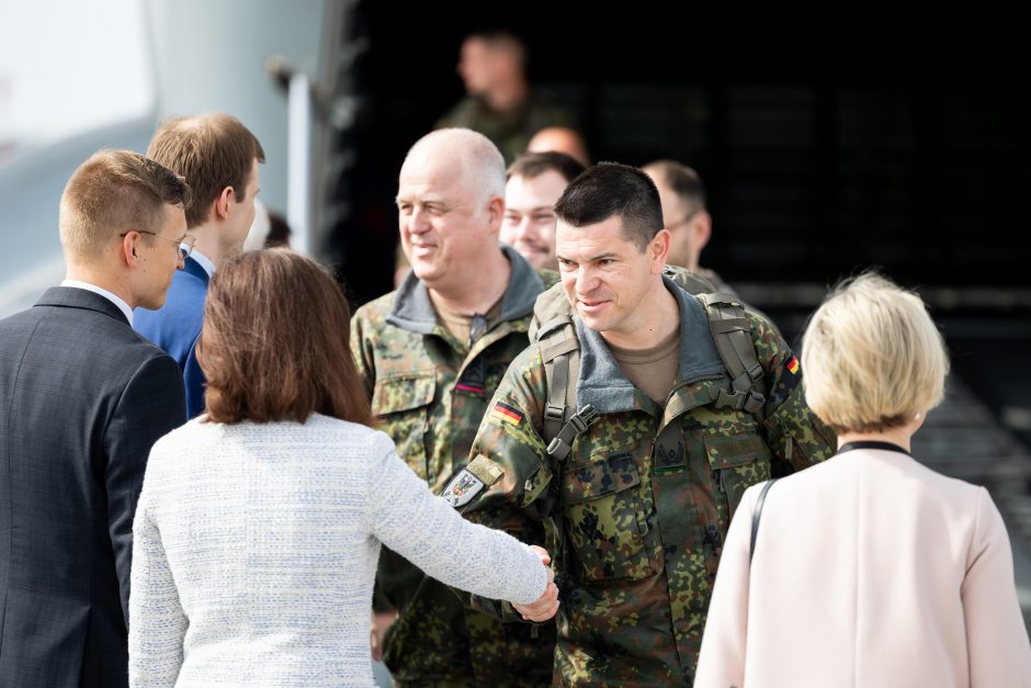 Berlynui pradedant dislokuoti brigadą, Lietuva pasirengusi priimti trečdalio karių šeimas 