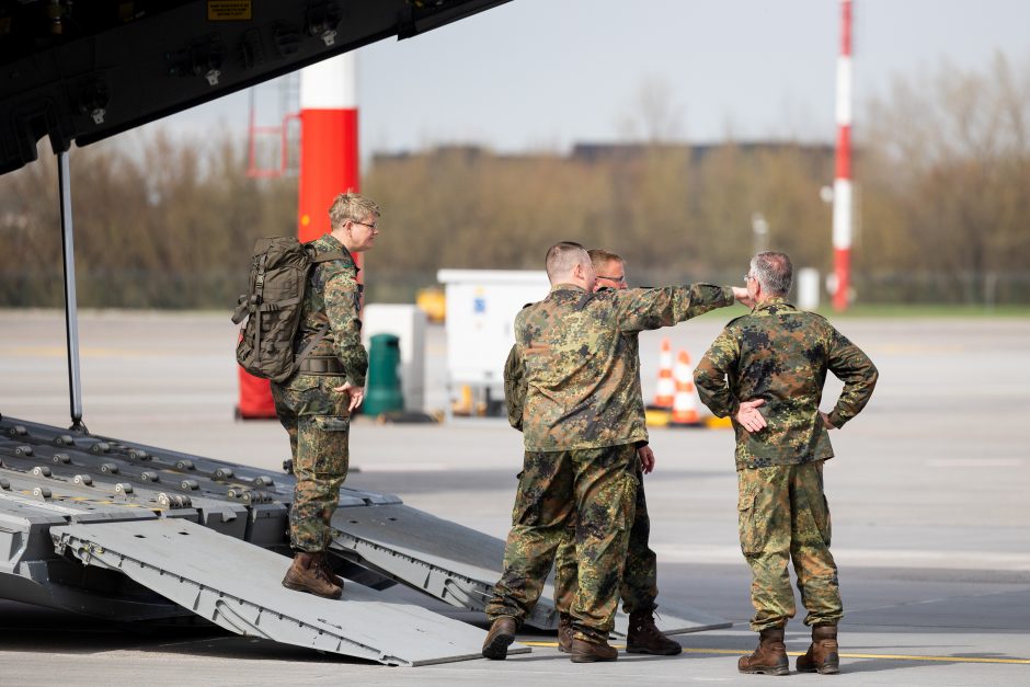 Berlynui pradedant dislokuoti brigadą, Lietuva pasirengusi priimti trečdalio karių šeimas 