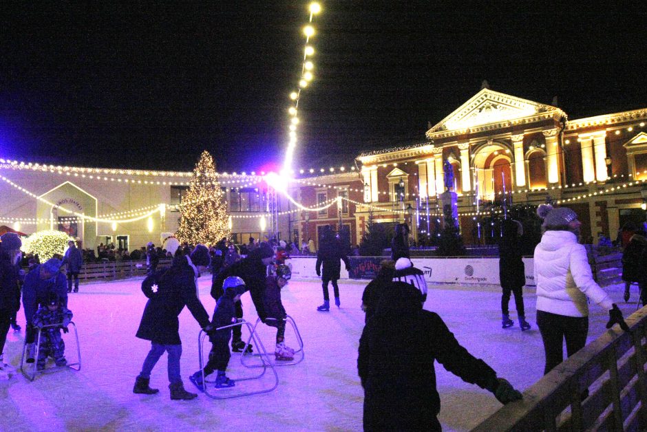 Uostamiestyje šventinės pramogos nesibaigė: pratęstas ledo čiuožyklos darbo laikas