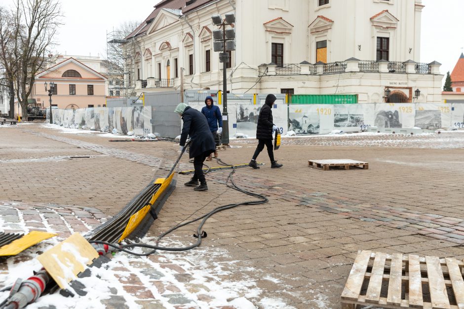 Šventės baigėsi: Kauno eglutės dekoracijos keliauja į sandėlius