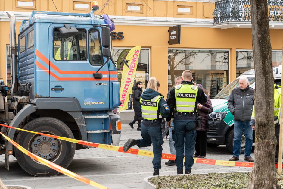 Darbo inspekcija dėl incidento Laisvės alėjoje pradėjo tyrimą: įžvelgia pažeidimų