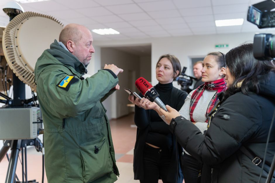 Svarbi misija Kaune: Ukrainos kariai mokomi naudotis akcijos „Radarom“ metu įsigytais radarais