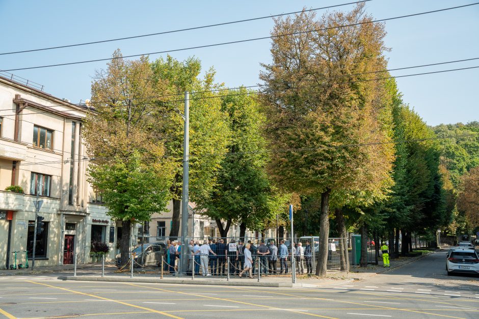 Įsibėgėja policijai skirto obelisko statybos: įkasta kapsulė