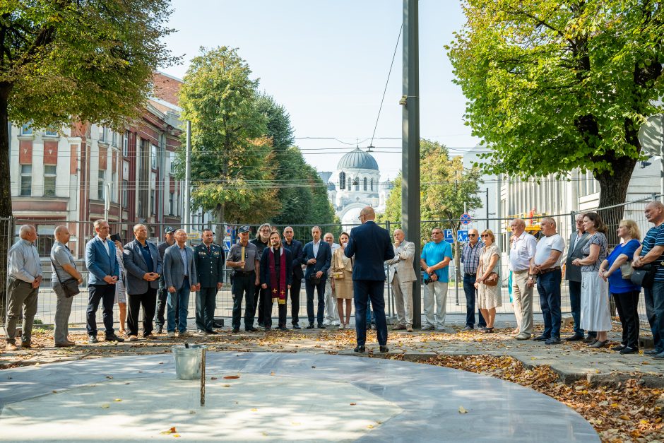 Įsibėgėja policijai skirto obelisko statybos: įkasta kapsulė