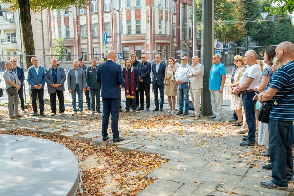 Įsibėgėja policijai skirto obelisko statybos: įkasta kapsulė