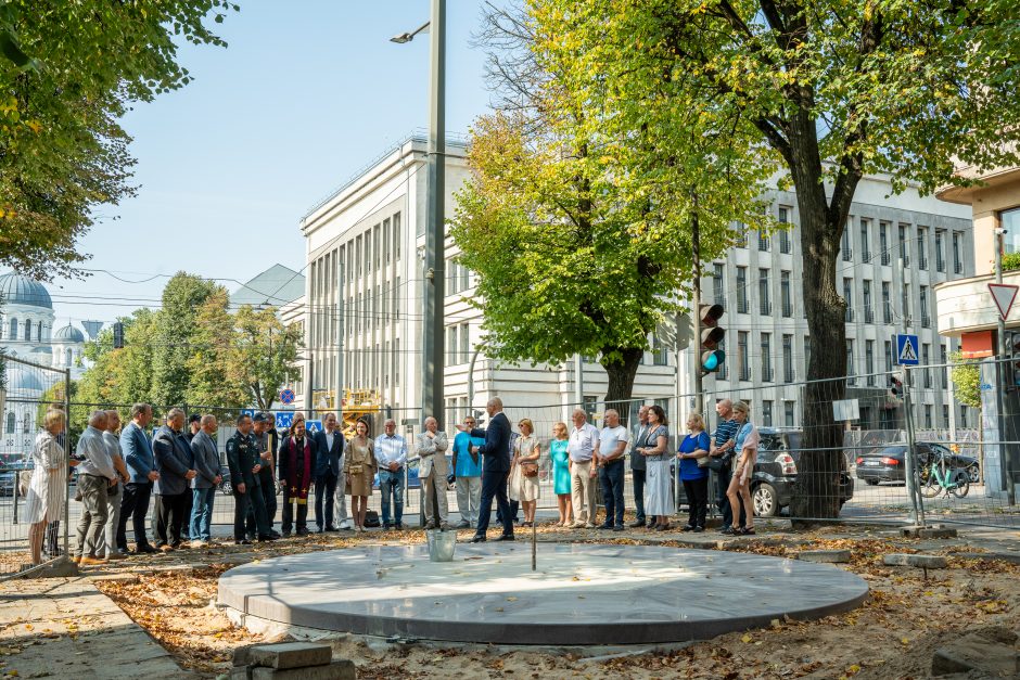 Įsibėgėja policijai skirto obelisko statybos: įkasta kapsulė