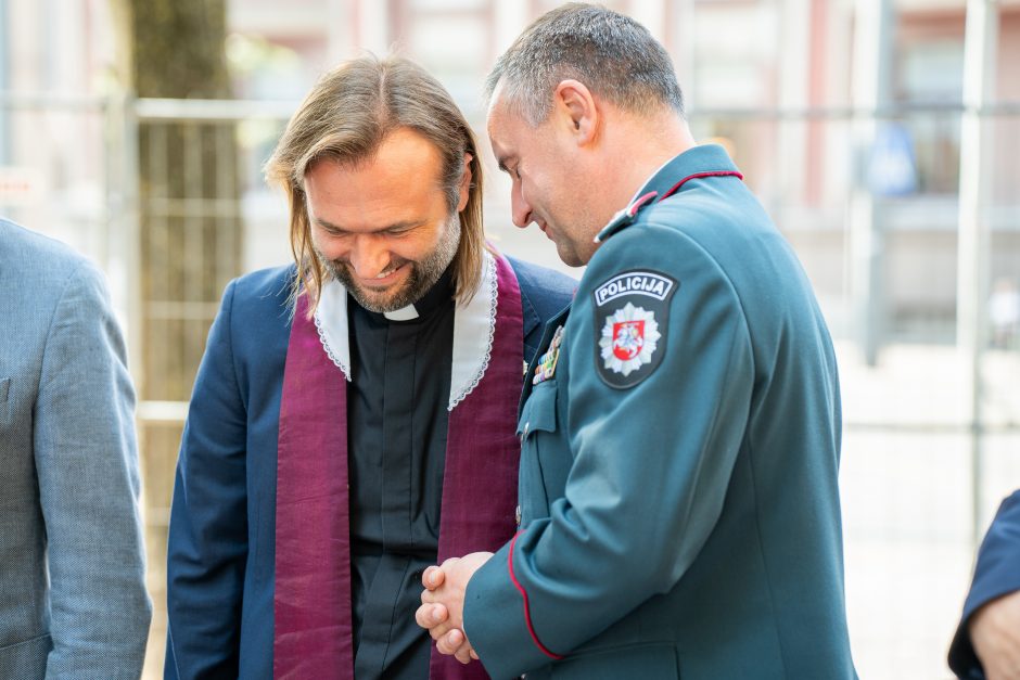 Įsibėgėja policijai skirto obelisko statybos: įkasta kapsulė