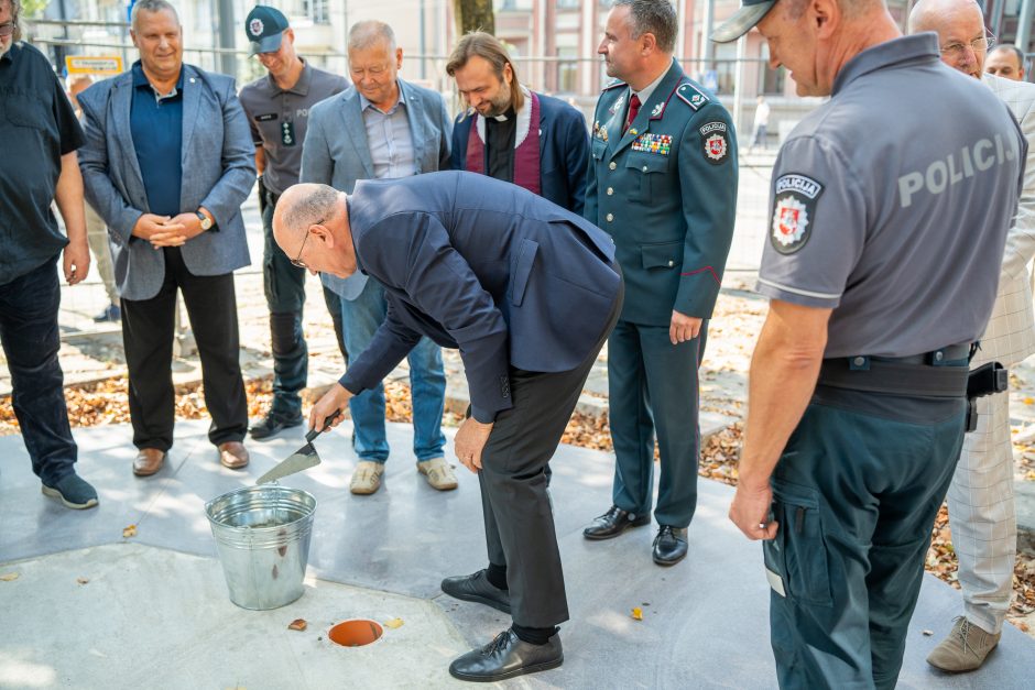 Įsibėgėja policijai skirto obelisko statybos: įkasta kapsulė