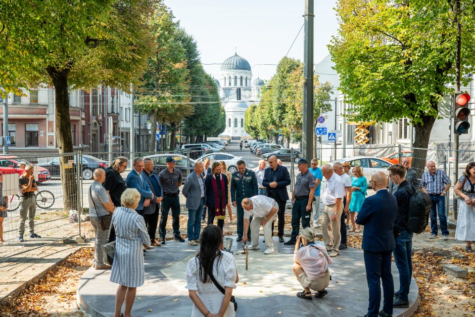 Įsibėgėja policijai skirto obelisko statybos: įkasta kapsulė