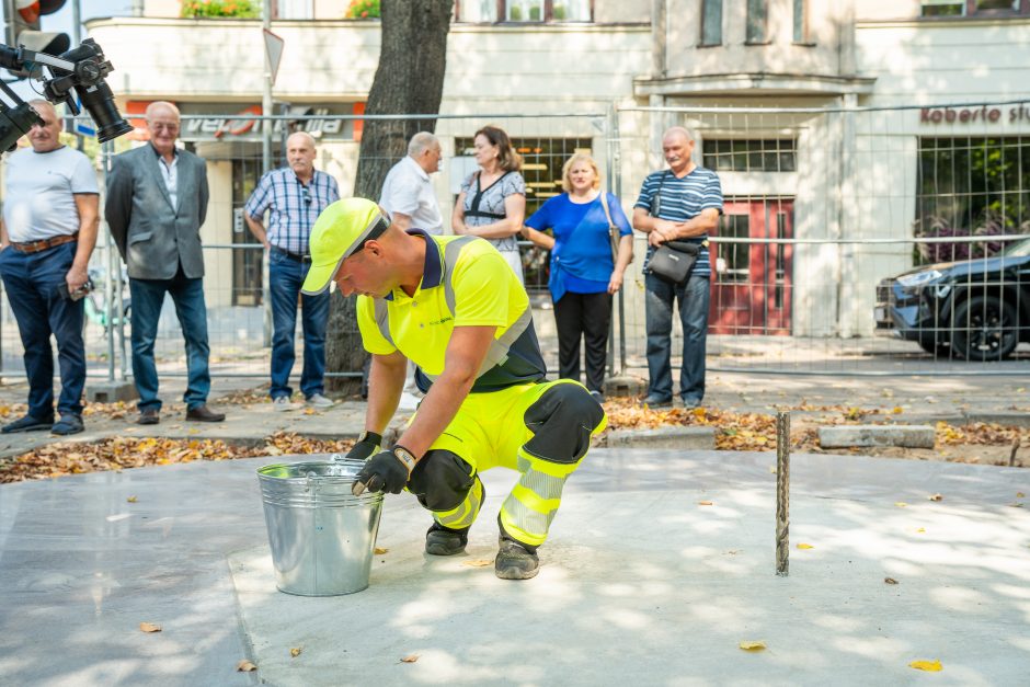 Įsibėgėja policijai skirto obelisko statybos: įkasta kapsulė