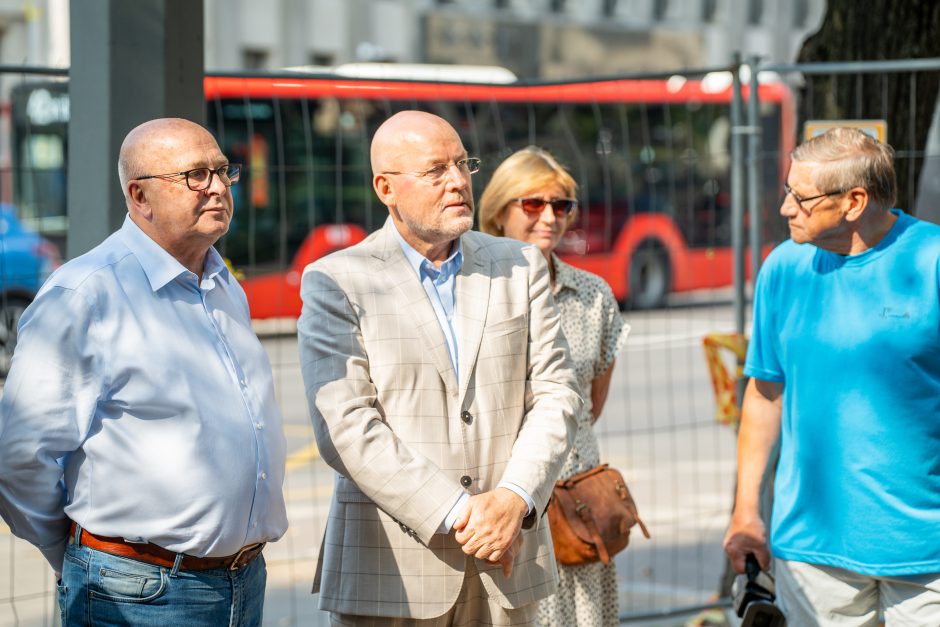 Įsibėgėja policijai skirto obelisko statybos: įkasta kapsulė