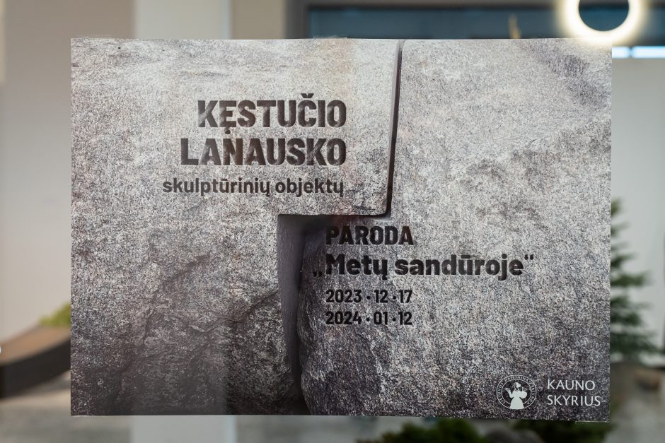 Skulptoriaus K. Lanausko parodoje – eglutės konceptualiai