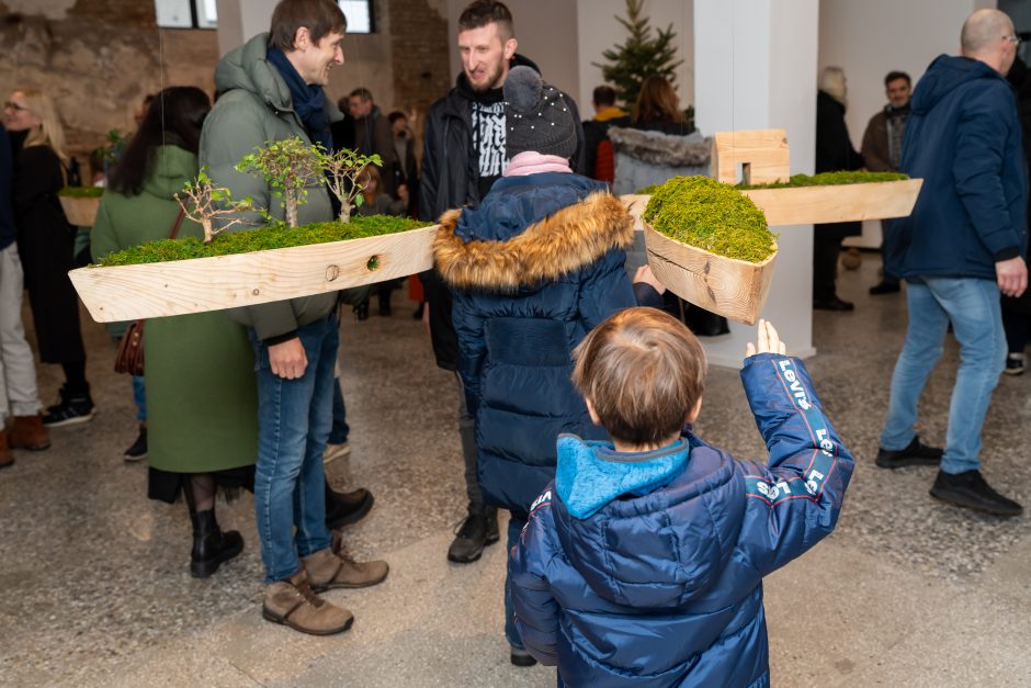 Skulptoriaus K. Lanausko parodoje – eglutės konceptualiai