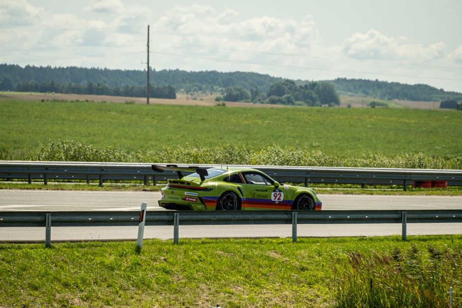 „Aurum 1006 km lenktynėse“ – lyderių rokiruotės ir vienų favoritų pasitraukimas