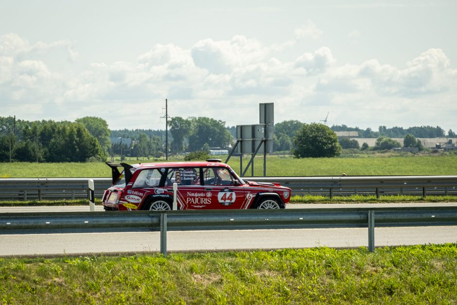 „Aurum 1006 km lenktynėse“ – lyderių rokiruotės ir vienų favoritų pasitraukimas