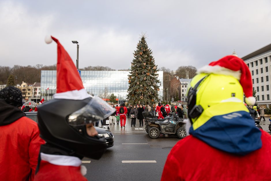 Kalėdų Seneliai išriedėjo į miesto gatves