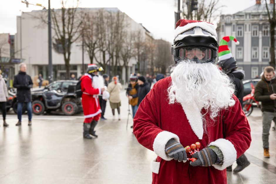 Kalėdų Seneliai išriedėjo į miesto gatves