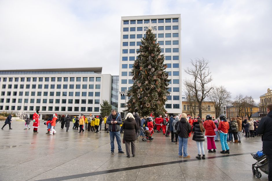 Kalėdų Seneliai išriedėjo į miesto gatves