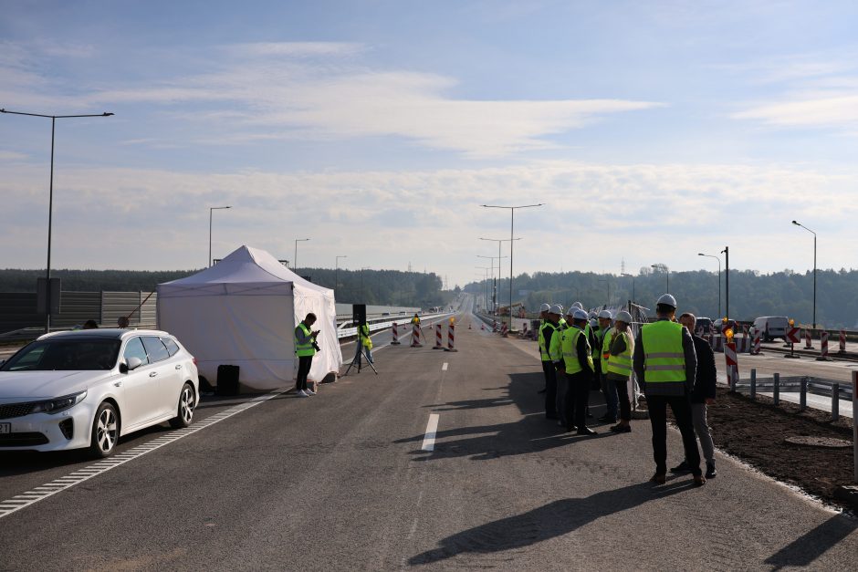 Istorinė diena: judriausioje šalies magistralėje oficialiai atidarytas naujas tiltas per Nerį