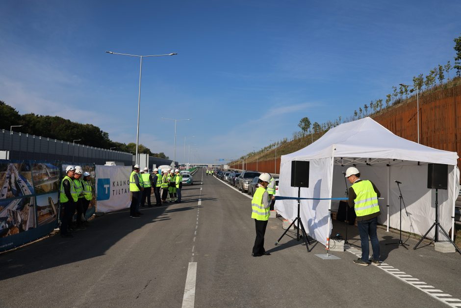 Istorinė diena: judriausioje šalies magistralėje oficialiai atidarytas naujas tiltas per Nerį