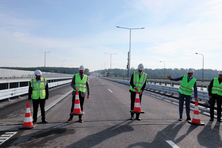 Istorinė diena: judriausioje šalies magistralėje oficialiai atidarytas naujas tiltas per Nerį