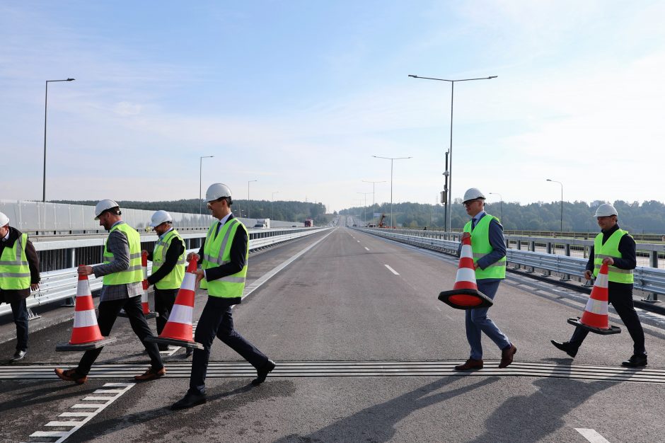 Istorinė diena: judriausioje šalies magistralėje oficialiai atidarytas naujas tiltas per Nerį