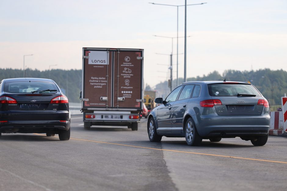 Istorinė diena: judriausioje šalies magistralėje oficialiai atidarytas naujas tiltas per Nerį