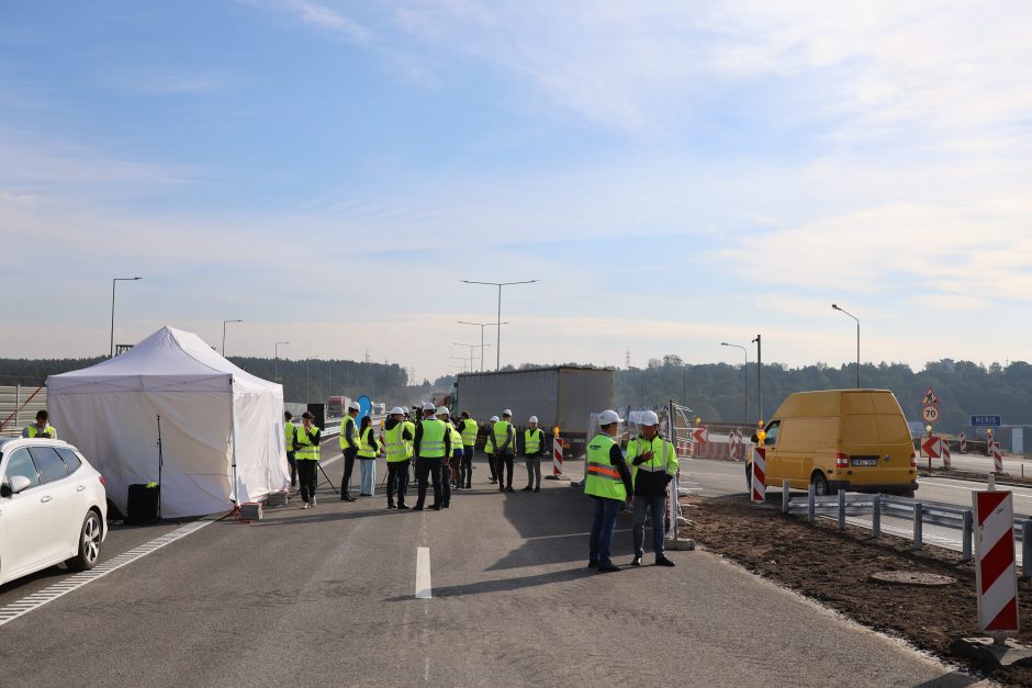 Istorinė diena: judriausioje šalies magistralėje oficialiai atidarytas naujas tiltas per Nerį