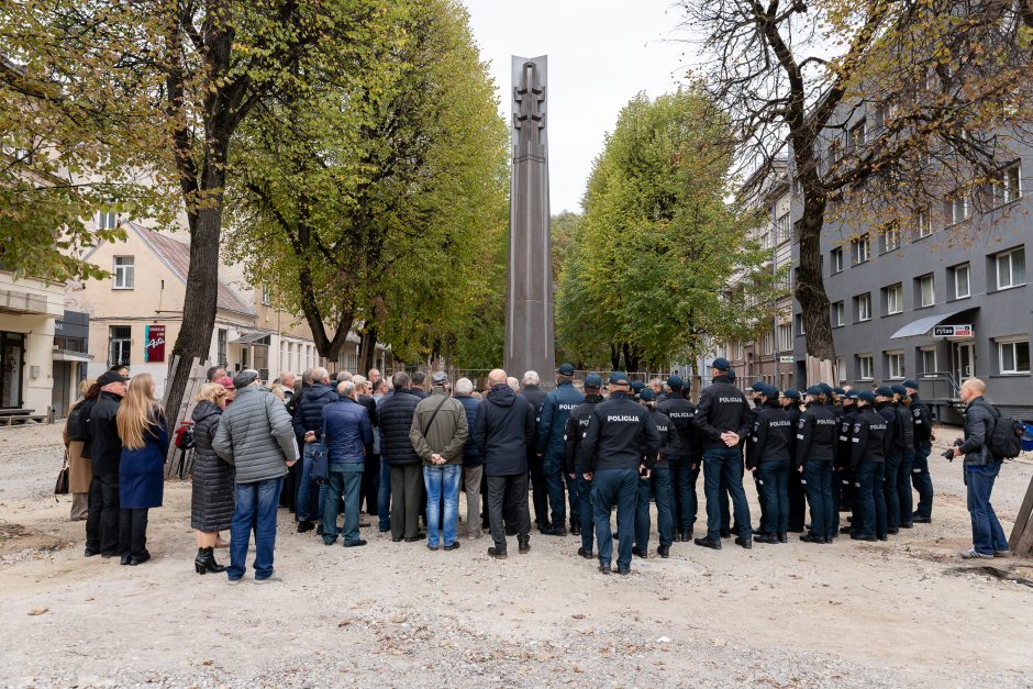 Policijos veteranai prie obelisko pagerbė kolegas