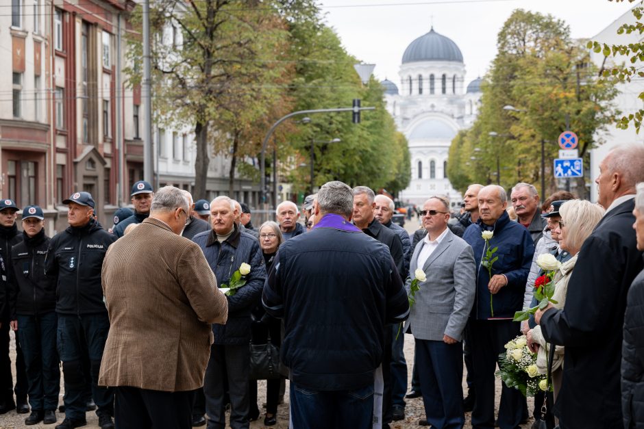 Policijos veteranai prie obelisko pagerbė kolegas