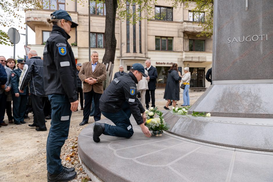 Policijos veteranai prie obelisko pagerbė kolegas