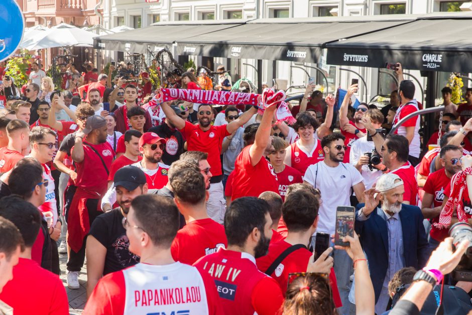 Eurolygos nuotaika Laisvės alėjoje: graikų dainos ir šokiai