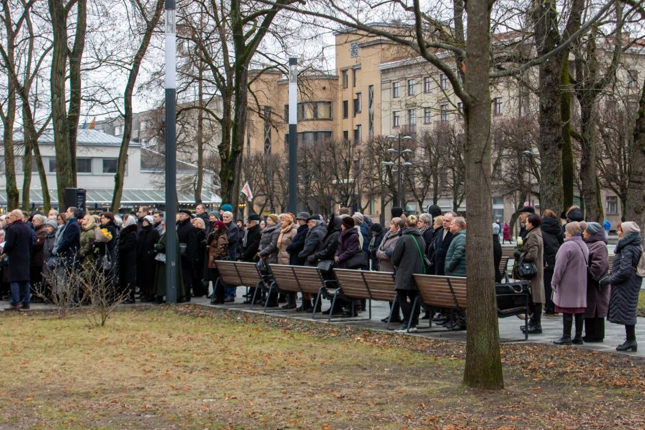 Atidengtas memorialinis biustas P. Bingeliui