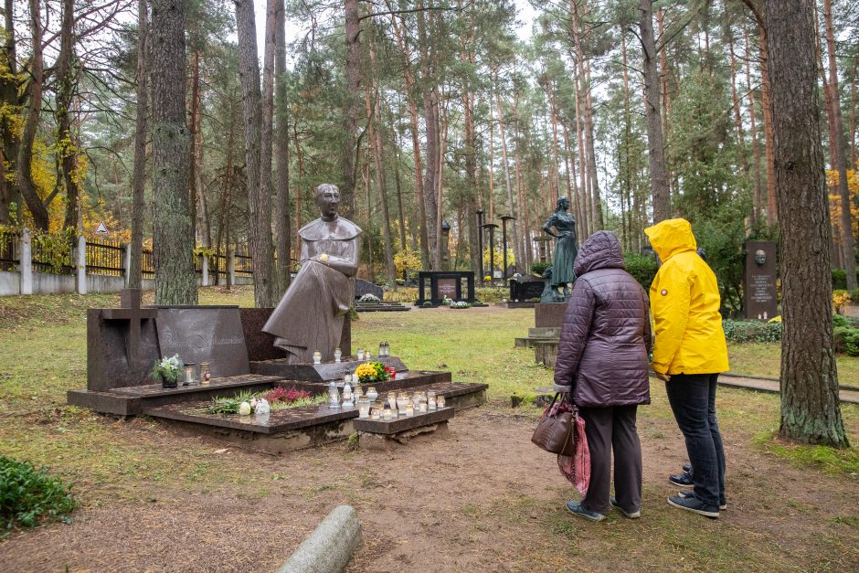 Visų šventųjų dieną kauniečiai prisiminė ne tik išėjusius artimus