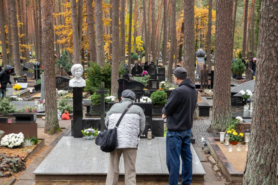 Visų šventųjų dieną kauniečiai prisiminė ne tik išėjusius artimus